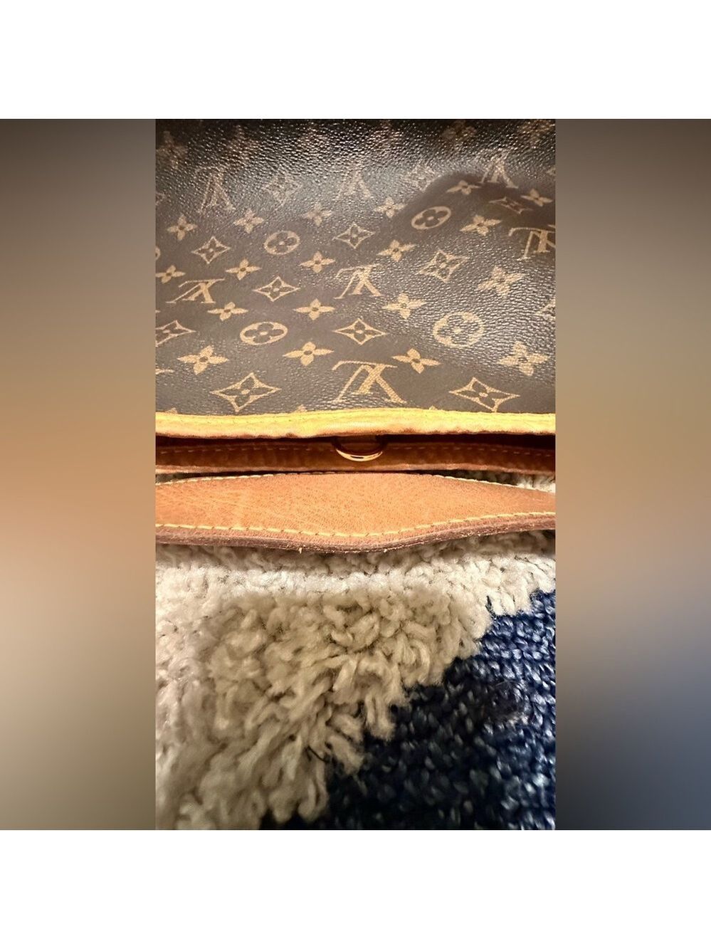 Louis Vuitton Delightful Monogram Shoulder Bag in Pivoine - Picture 11 of 17